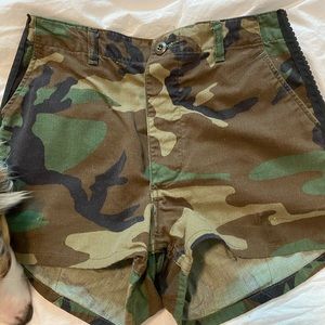 LF furst of a kind camo side zip high waist short